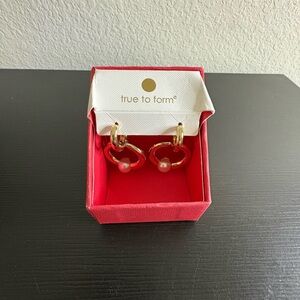 Gold tone metal hoop earrings faux pearls by True to Form.  New.
